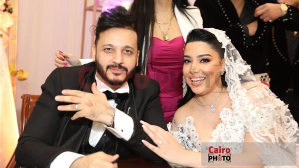 إيساف وزوجته رضوى