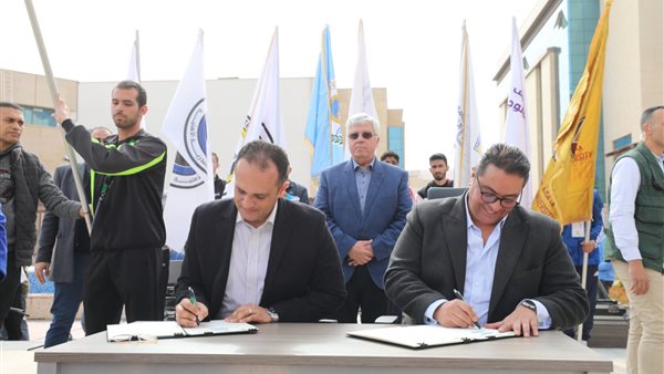 جانب من توقيع البروتوكول