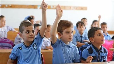 التعليم تكشف حقيقة حذف أجزاء من مناهج الصفين الرابع والخامس الابتدائي للفصل الدراسي الثاني | بث مباشر