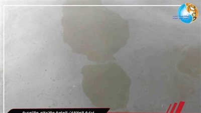 ظهور بقعة سولار أمام مأخذ محطة مياه المراغة بسوهاج|صور