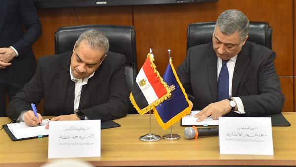 جانب من توقيع البروتوكول