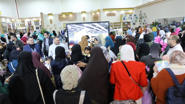 الجمهور يشاهد أفلام