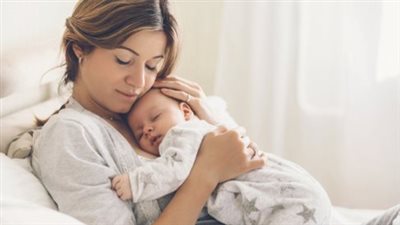 دراسة: حليب ثدي الأم يحتوي على مبيدات حشرية