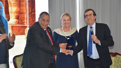 60 عازفًا من طلاب جامعة إيطالية يحيون حفل أوركسترا بمعبد الأقصر 