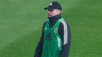 كولر يفاضل بين محمد شريف وبيرسي تاو لقيادة الهجوم أمام الهلال 