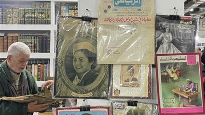 لا يجيد القراءة والكتابة.. أقدم بائع كتب بمعرض الكتاب: أقدر أطلع الكتاب اللي أنا عايزه من وسط 1000 كتاب