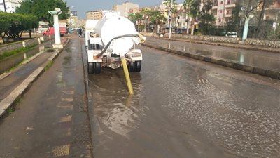استمرار حالة طوارئ الأمطار بكفر الشيخ.. والمحافظ يتابع أعمال رفع المياه بالمدن والقرى