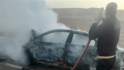 تفاصيل مصرع 5 أفراد من أسرة واحدة في احتراق سيارتهم على طريق الواحات | صور