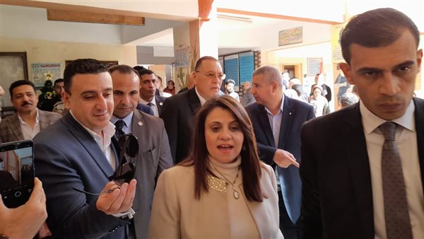 وزيرة الهجرة خلال