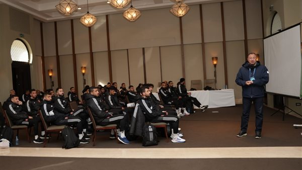 اجتماع الخطيب بلاعبي