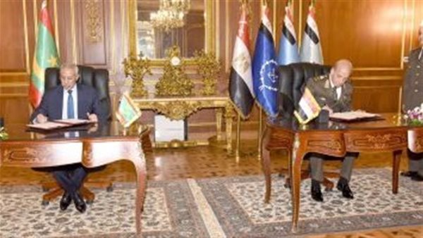 وزير الدفاع يلتقى