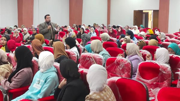 جانب من محاضرات الدورة