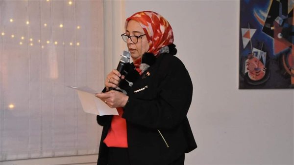 السفيرة منال عبد