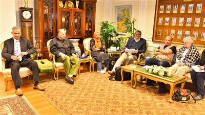 محافظ أسيوط يستقبل وفد الفاو لبحث التعاون المشترك ودعم المزارعين بقرى حياة كريمة
