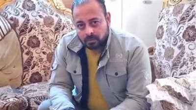 والد ضحية حقنة المضاد حيوي بأسيوط: مات أول ما خدها على يد عامل مش صيدلي | بث مباشر