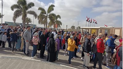 معرض القاهرة الدولي للكتاب يفتح أبوابه أمام الجمهور في اليوم الثامن