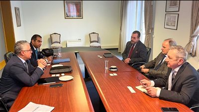 رئيس اقتصادية القناة يستعرض فرص الاستثمار مع مستثمرين مجريين بشرق بورسعيد صور 