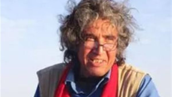 الفنان التشكيلي أحمد