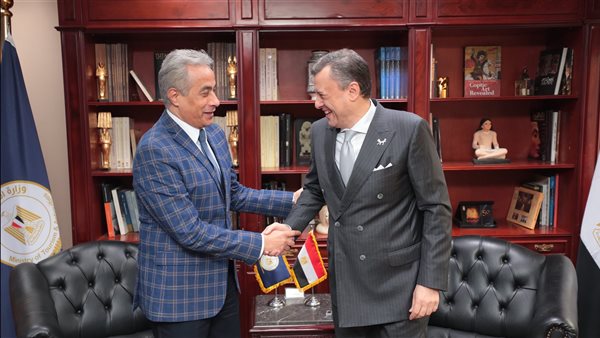  وزيرا السياحة والآثار