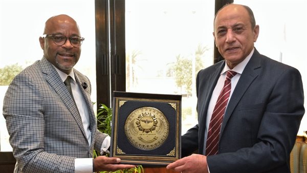 وزير الطيران المدني