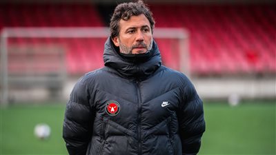 مدرب ميتلاند: إمام عاشور لاعب طموح.. وهذا هو الوقت المناسب لانطلاق مسيرته في أوروبا | حوار