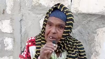 سيدة تعيش بجوار قبور أبنائها منذ 33 عامًا ببني سويف: هنساهم ازاي دول ضنايا وشقى قلبي | بث مباشر