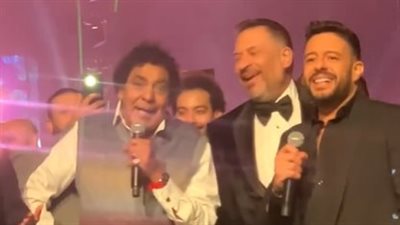 حماقي وماجد المصري يشاركان محمد منير غناء الليلة يا سمرة في زفاف أحمد عصام