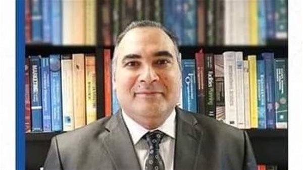 الدكتور أحمد حسن