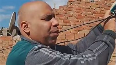 كفيف بيصلّح أطباق الدش.. قصة كفاح عم محمد بالجيزة: خدت الموضوع تحدي لما الناس قالتلي أنت أعمى | بث مباشر 