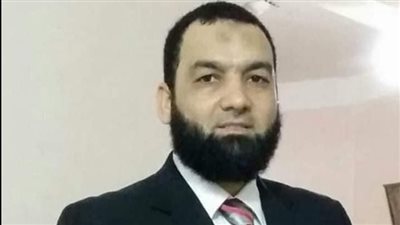 كان يقرأ القرآن قبل صلاة الجمعة.. وفاة معلم بشكلٍ مفاجئ بكفر الشيخ 