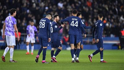 مبابي يقود هجوم باريس سان جيرمان لمواجهة ليل في الدوري الفرنسي