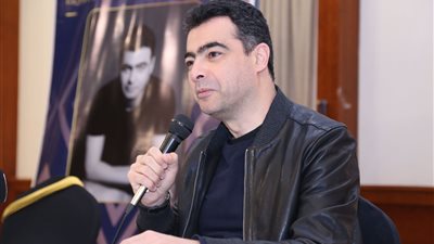 هشام نزيه: الذوق العام لم ينحدر.. والأغاني الإباحية ظهرت سنة 1920 أيام سيد درويش