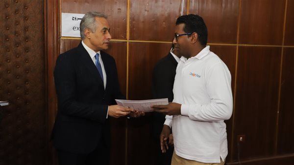 وزير القوى العاملة