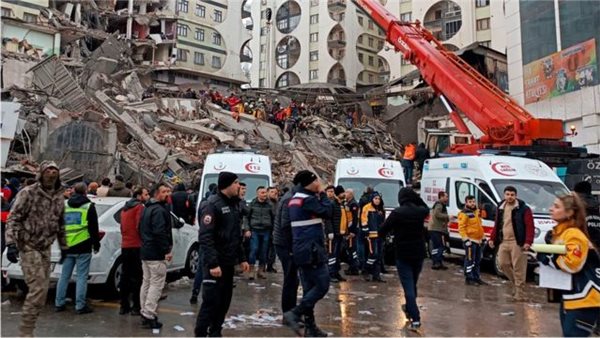 اتحاد الطلاب المصريين بتركيا: نتابع مع الجاليات الاطمئنان على مواطنينا جراء  الزلزال | خاص