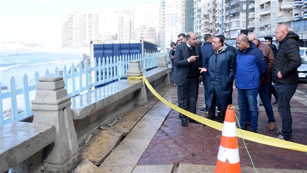 حدوث تشقق برصيف كورنيش