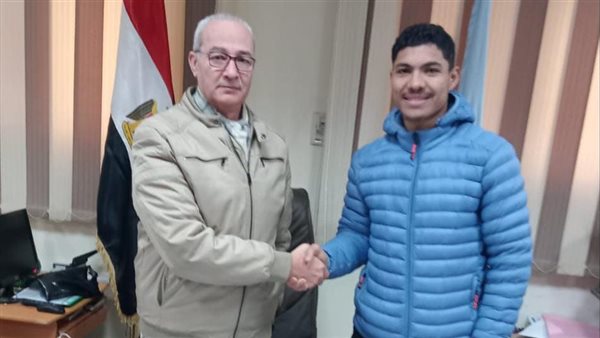 اللاعب مع وكيل وزارة