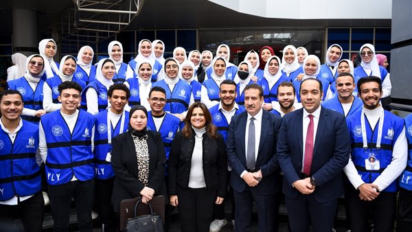 وزيرة الهجرة تلتقي