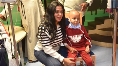 رانيا يوسف تدعم مرضى السرطان على هامش فعاليات مهرجان الأقصر للسينما الإفريقية| صور