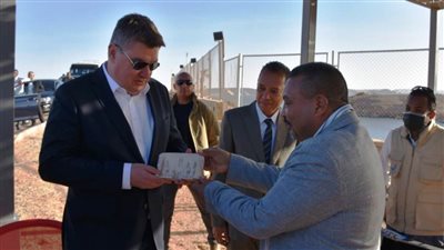 رئيس كرواتيا وحرمه يزوران معبدي أبو سمبل.. ومحافظ أسوان يرحب بضيف مصر