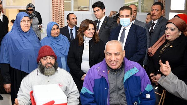 وزيرة الهجرة تلتقي