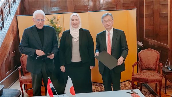 توقيع منحة بناء مدارس