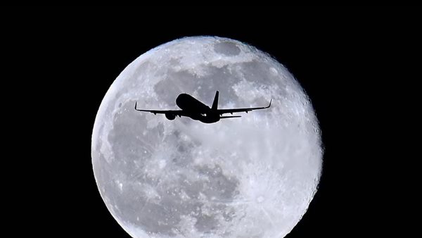  القمر الكامل الثلجي