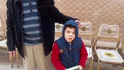 الطفل المعجزة.. مروان من ذوي الهمم بالفيوم يحفظ القرآن بمواضع آياته وسجداته