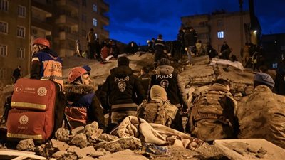 تركيا تعلن ارتفاع أعداد ضحايا الزلزال إلى 17 ألفا و134 قتيلا