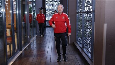 كولر يعقد محاضرة فنية للاعبي الأهلي قبل مواجهة فلامنجو