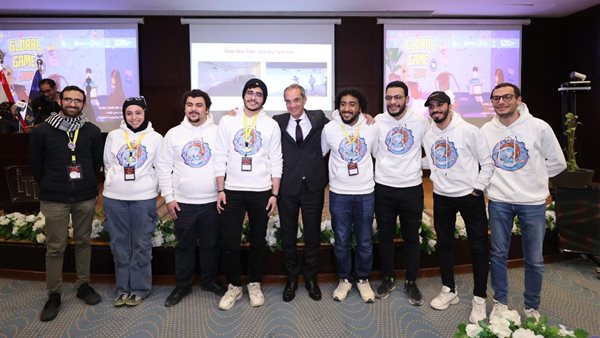 وزير الاتصالات وبعض