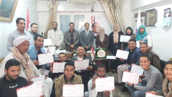 القوى العاملة بقنا