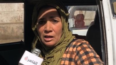 بسبب خلاف على أولوية تحميل الركاب.. قشطة أشهر سائقة ميكروباص ببنها تتعرض للضرب: عاوزه حقي | بث مباشر 