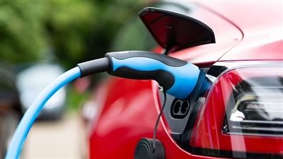 علماء يطورون بلورات ليثيوم في المختبر لإنشاء بطاريات سهلة الشحن بساعة واحدة