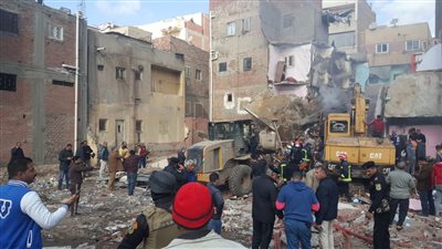 ارتفاع عدد مصابي عقار دمنهور المنهار بالبحيرة لـ 20 شخصًا.. ووفاة لطفل